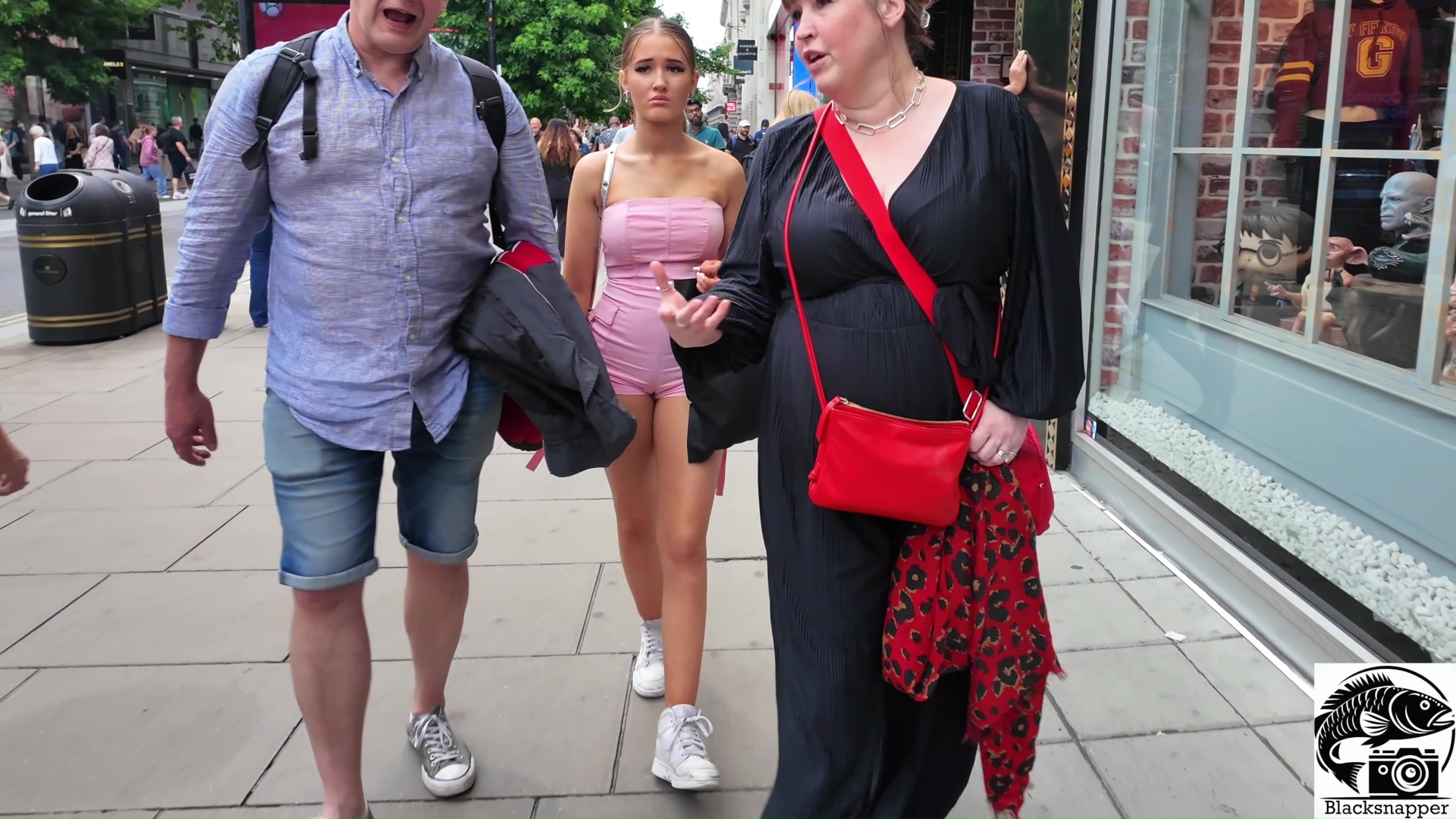 Cameltoe Teen Escorted By Parents